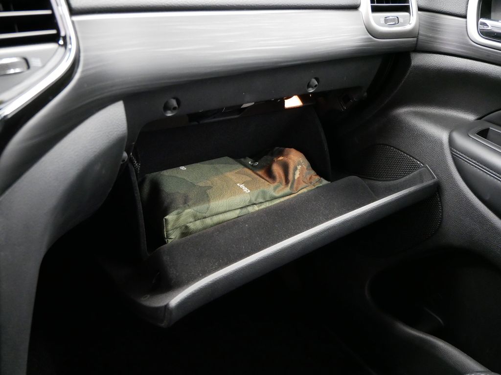 Thumbnail: 2022 Jeep Grand Cherokee - 41