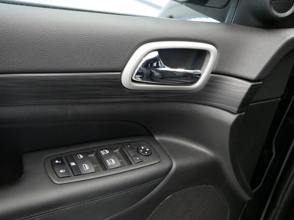 Thumbnail: 2022 Jeep Grand Cherokee - 20