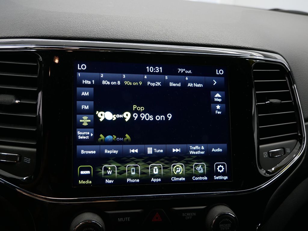 Thumbnail: 2022 Jeep Grand Cherokee - 14