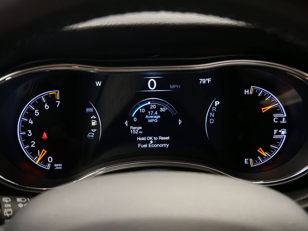 Thumbnail: 2022 Jeep Grand Cherokee - 16