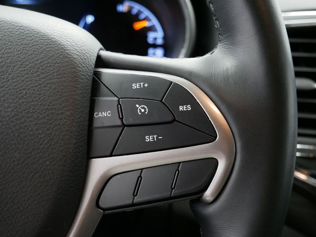 Thumbnail: 2022 Jeep Grand Cherokee - 30