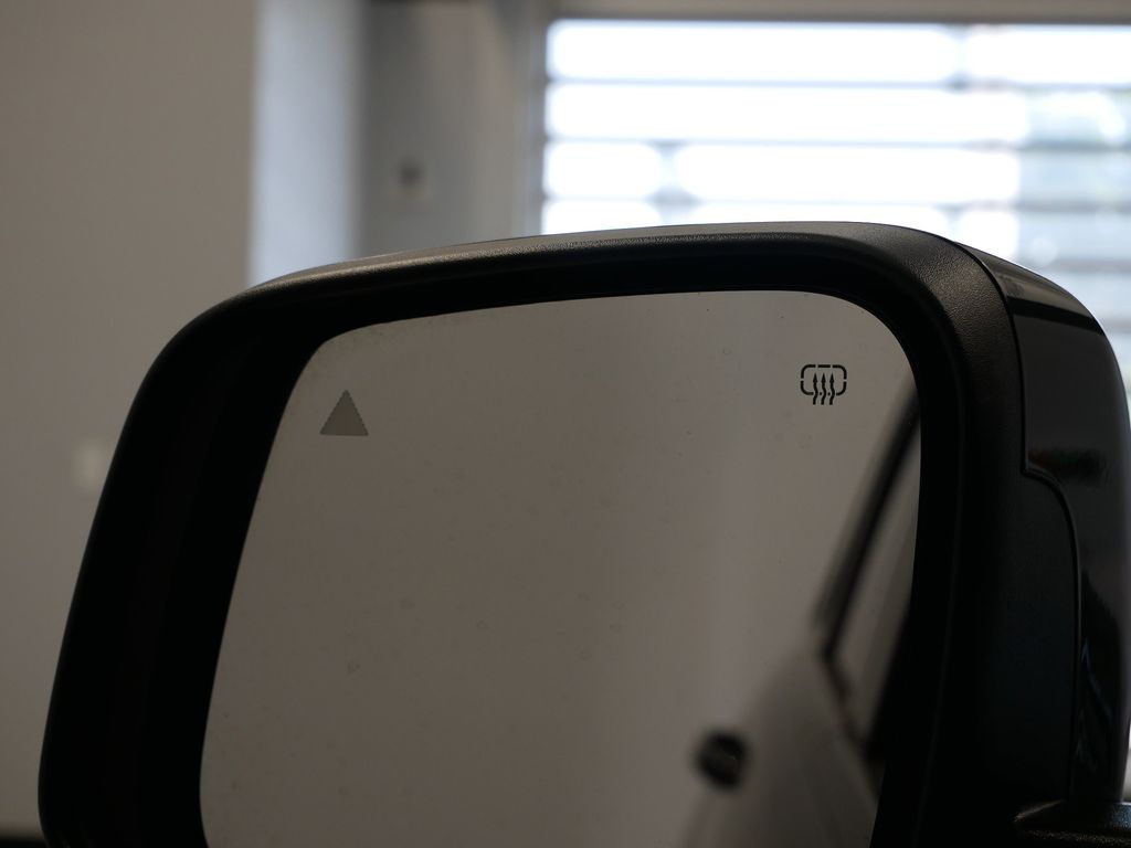 Thumbnail: 2022 Jeep Grand Cherokee - 10