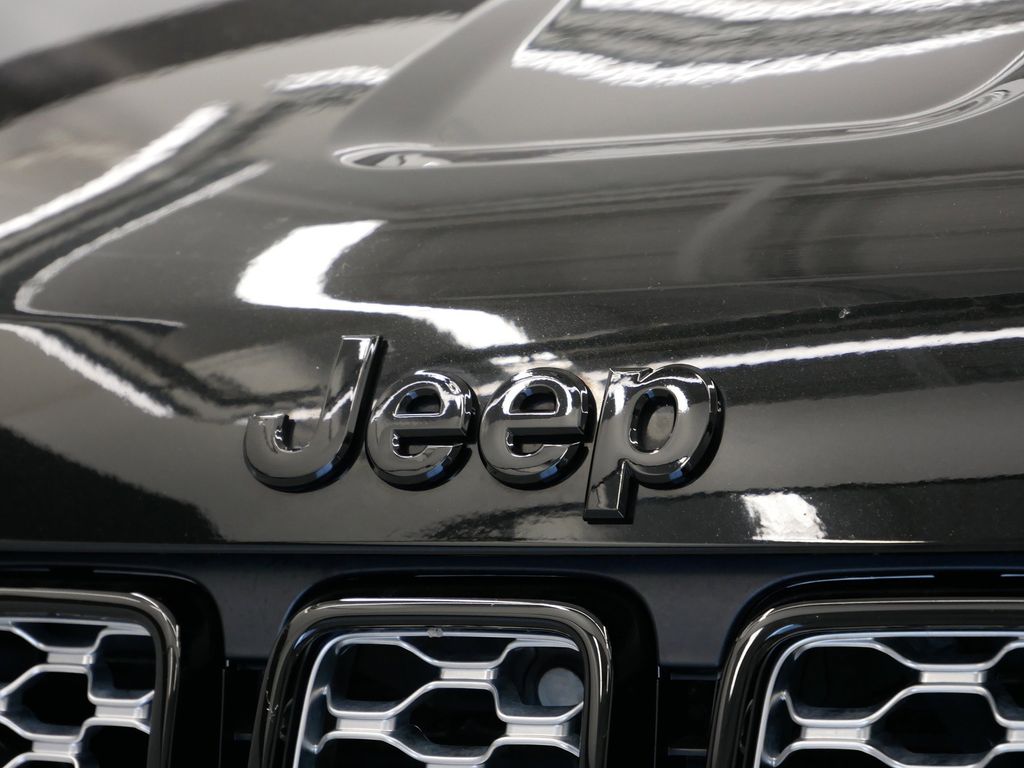 Thumbnail: 2022 Jeep Grand Cherokee - 6