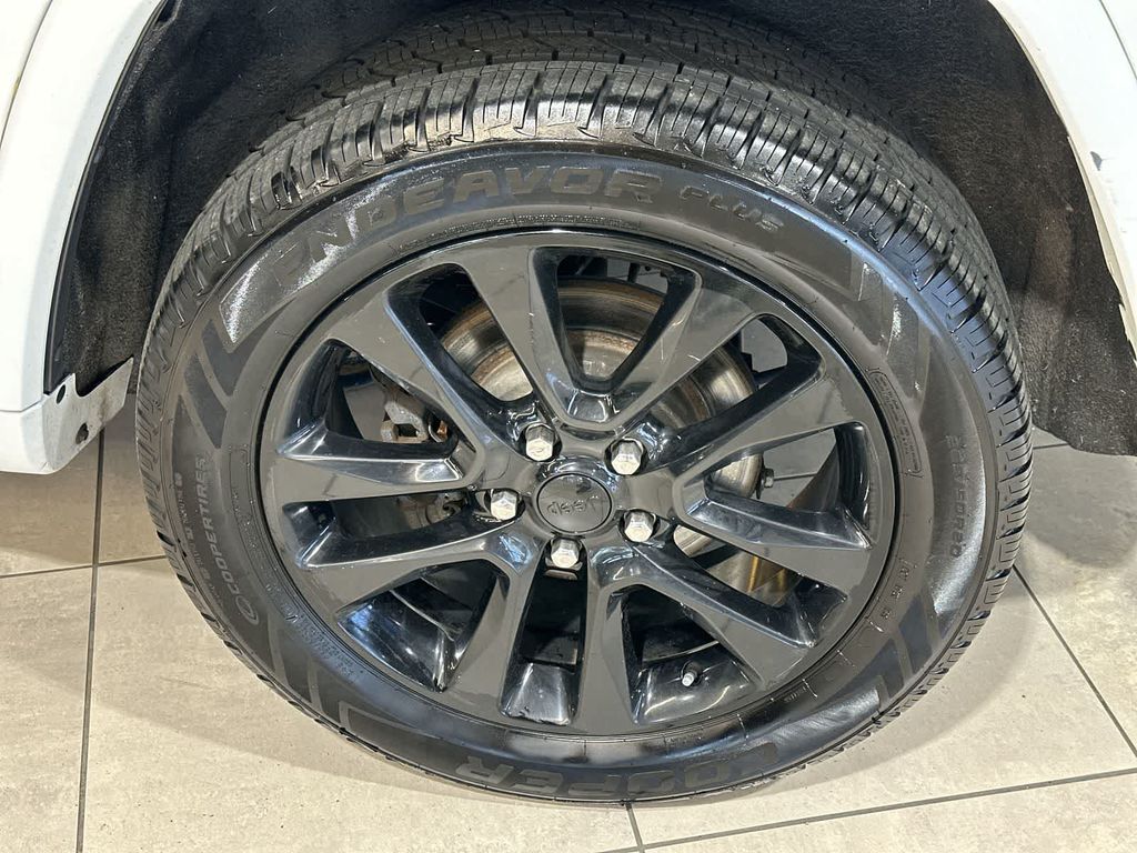 Thumbnail: 2019 Jeep Grand Cherokee - 8