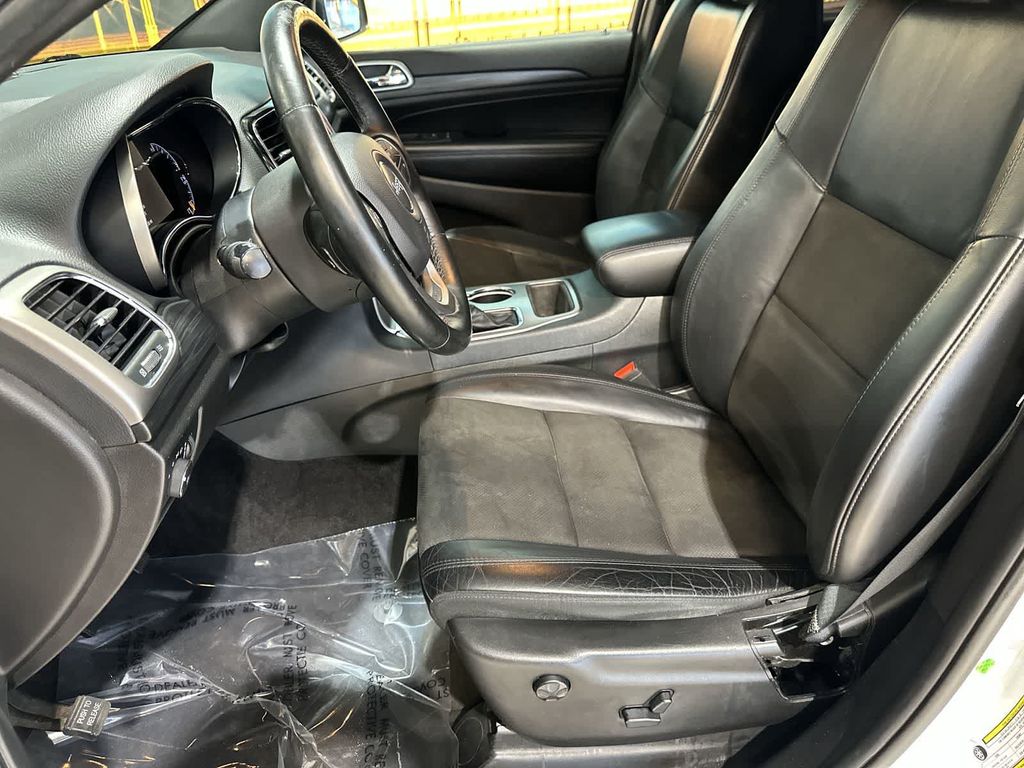 Thumbnail: 2019 Jeep Grand Cherokee - 12