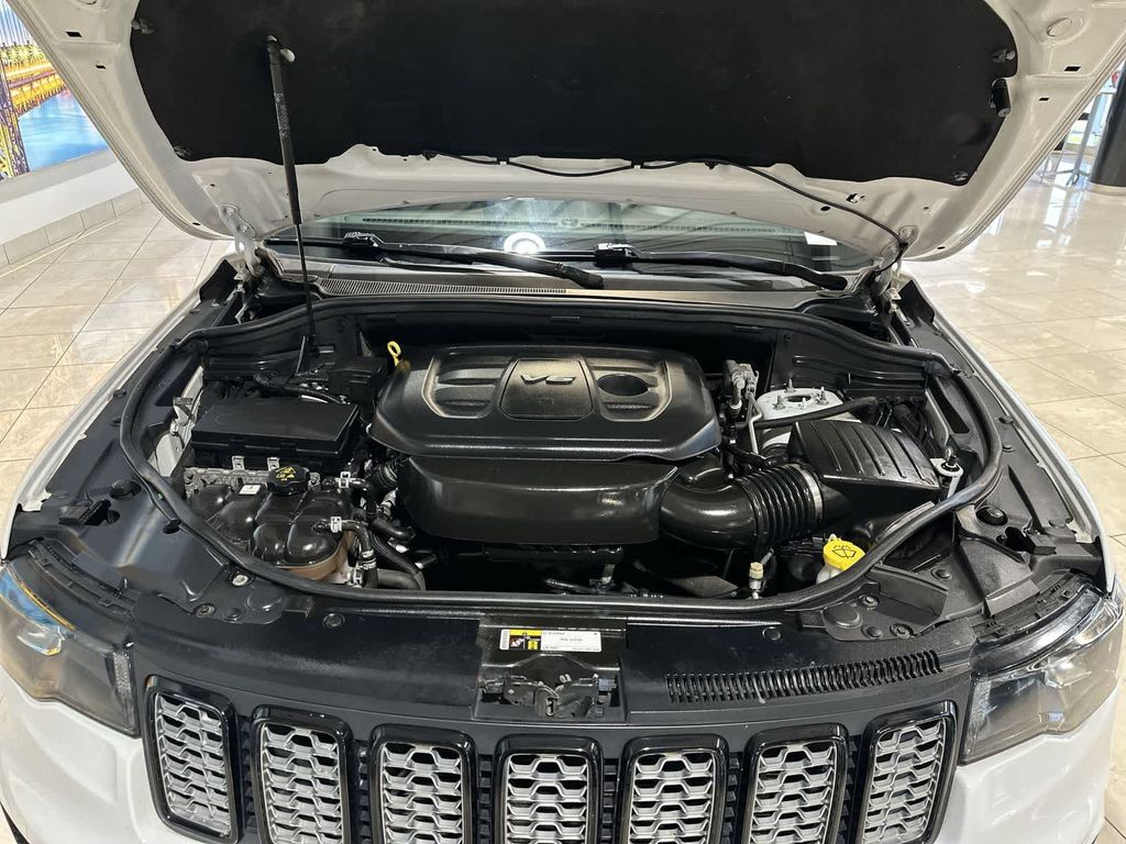 Thumbnail: 2019 Jeep Grand Cherokee - 9
