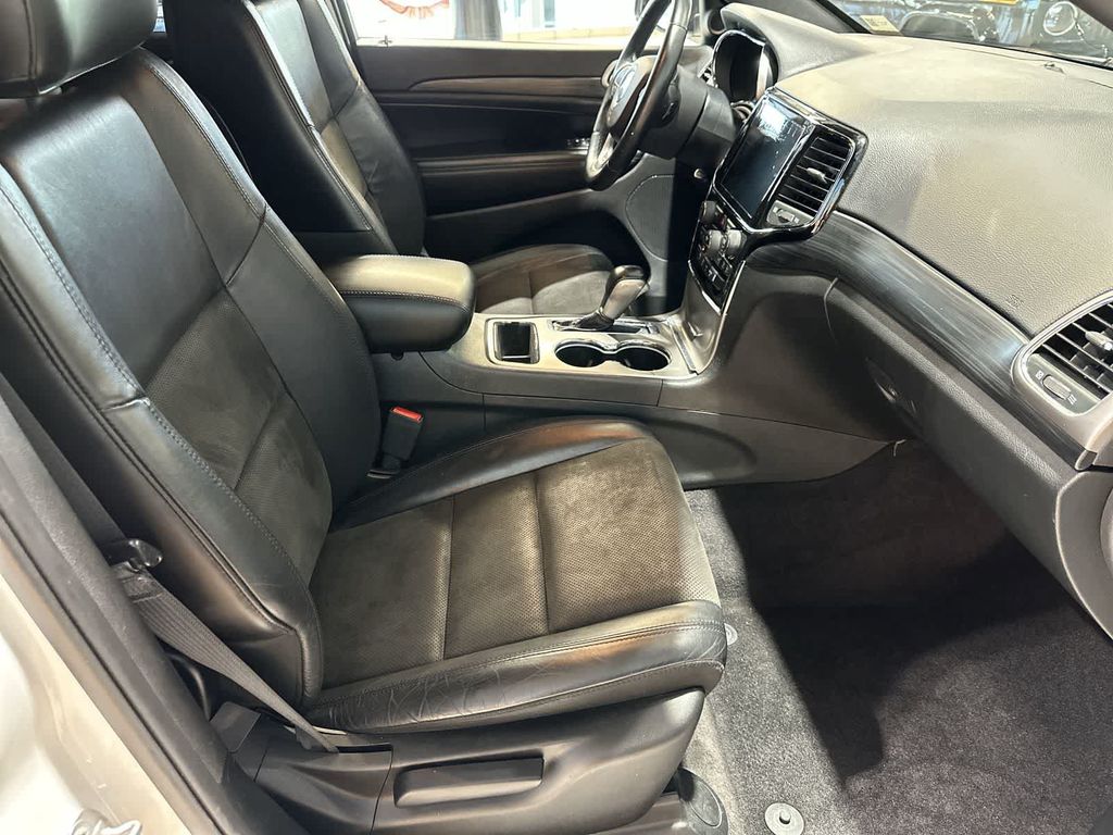 Thumbnail: 2019 Jeep Grand Cherokee - 31