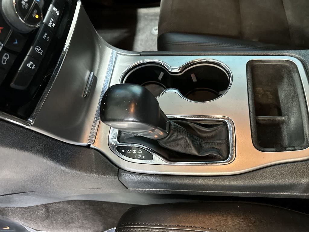 Thumbnail: 2019 Jeep Grand Cherokee - 14