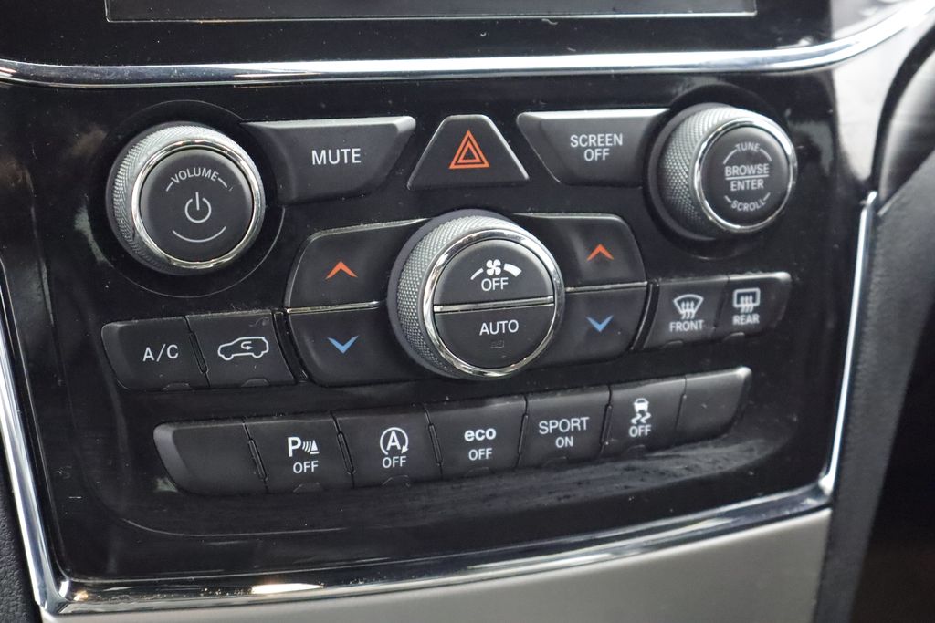 Thumbnail: 2021 Jeep Grand Cherokee - 24