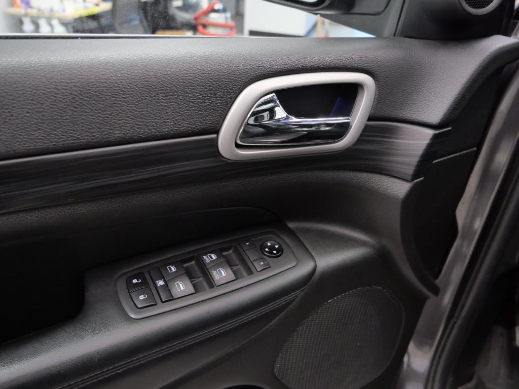 Thumbnail: 2020 Jeep Grand Cherokee - 10