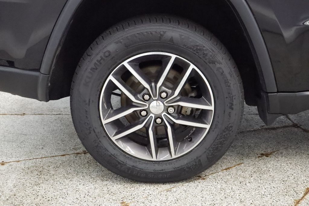 Thumbnail: 2018 Jeep Grand Cherokee - 22
