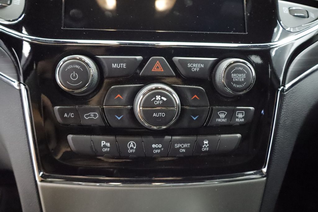 Thumbnail: 2021 Jeep Grand Cherokee - 25
