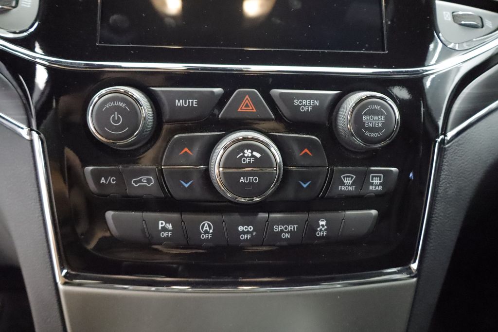 Thumbnail: 2021 Jeep Grand Cherokee - 25