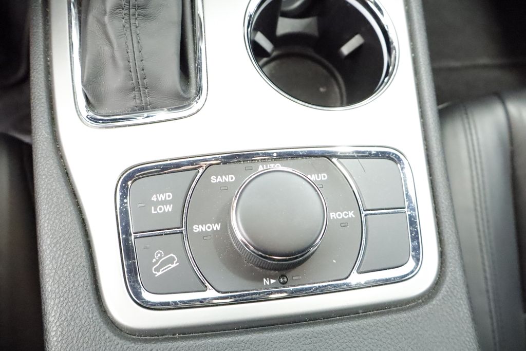 Thumbnail: 2021 Jeep Grand Cherokee - 14