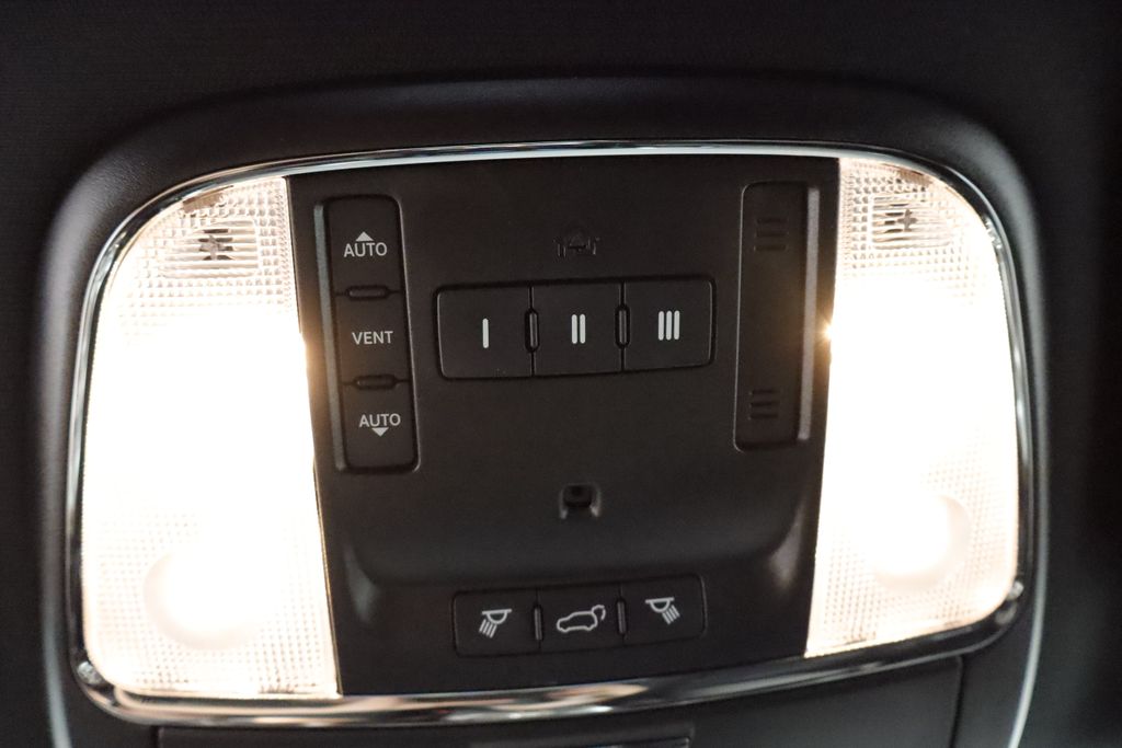 Thumbnail: 2021 Jeep Grand Cherokee - 28