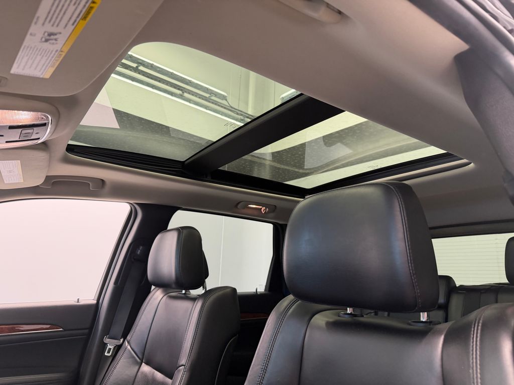 Thumbnail: 2012 Jeep Grand Cherokee - 24