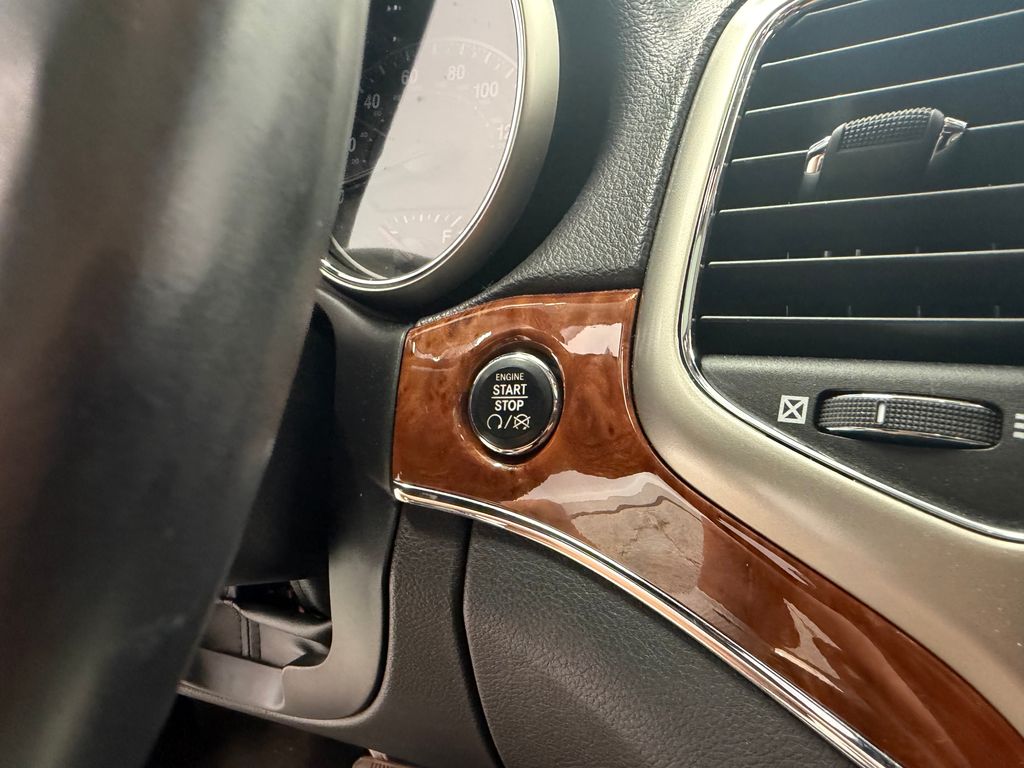 Thumbnail: 2012 Jeep Grand Cherokee - 22