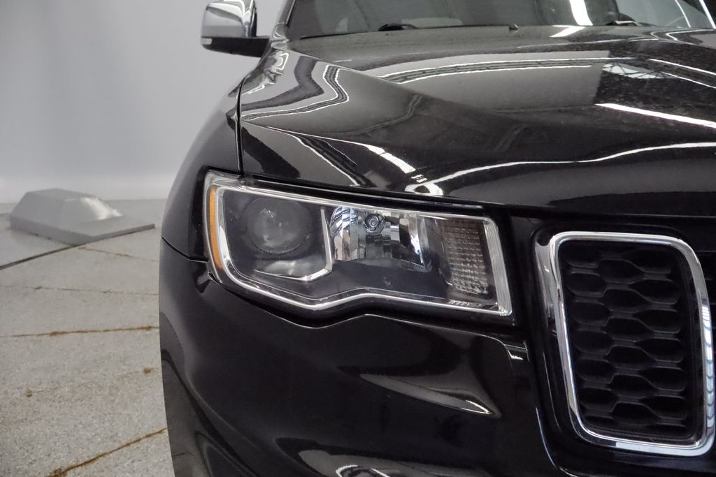 Thumbnail: 2020 Jeep Grand Cherokee - 16