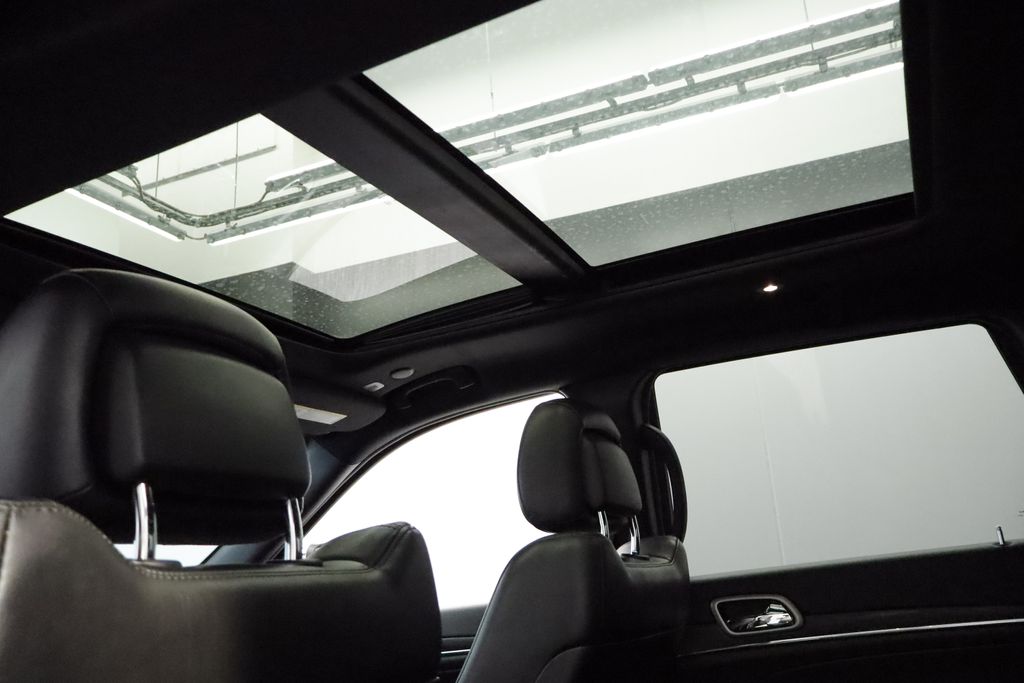 Thumbnail: 2020 Jeep Grand Cherokee - 21