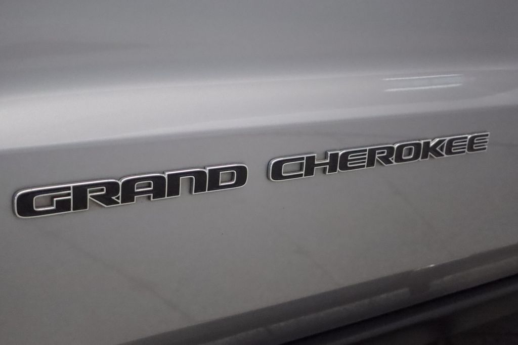Thumbnail: 2020 Jeep Grand Cherokee - 18