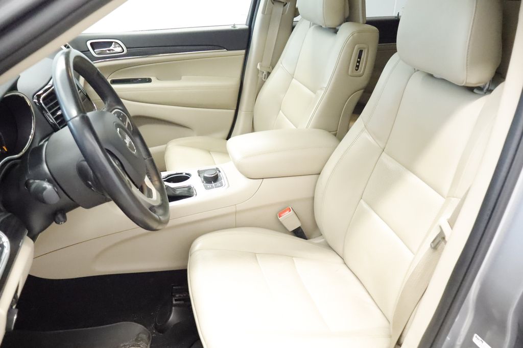 Thumbnail: 2020 Jeep Grand Cherokee - 8