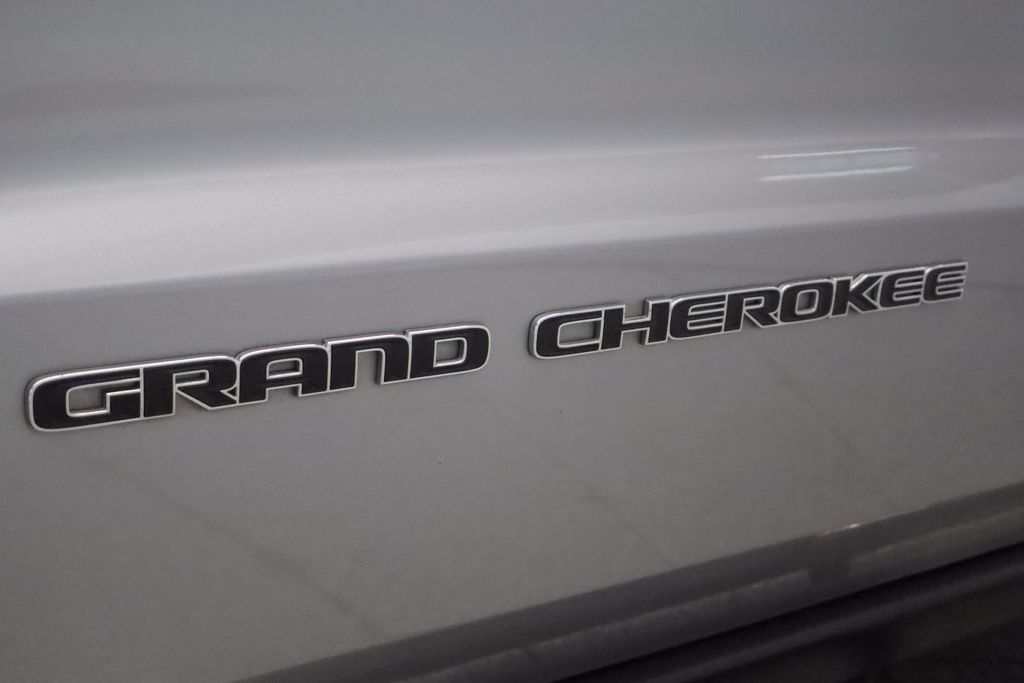 Thumbnail: 2020 Jeep Grand Cherokee - 18