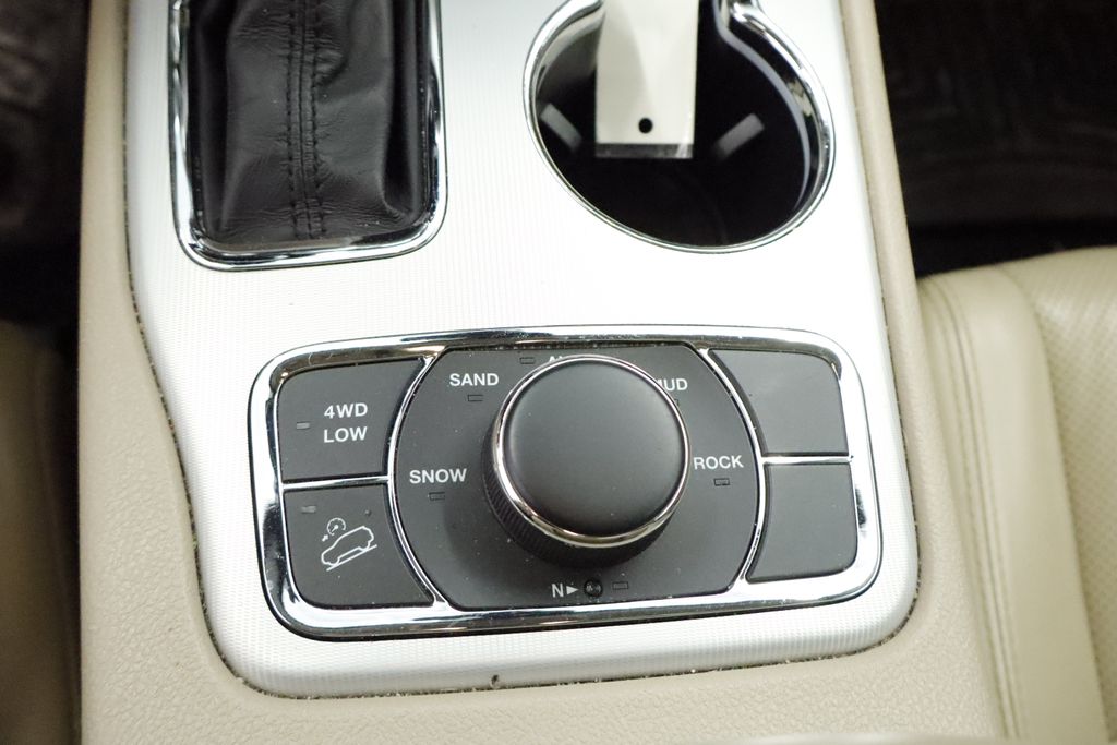 Thumbnail: 2020 Jeep Grand Cherokee - 13