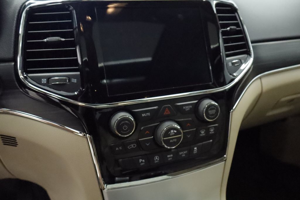 Thumbnail: 2020 Jeep Grand Cherokee - 12