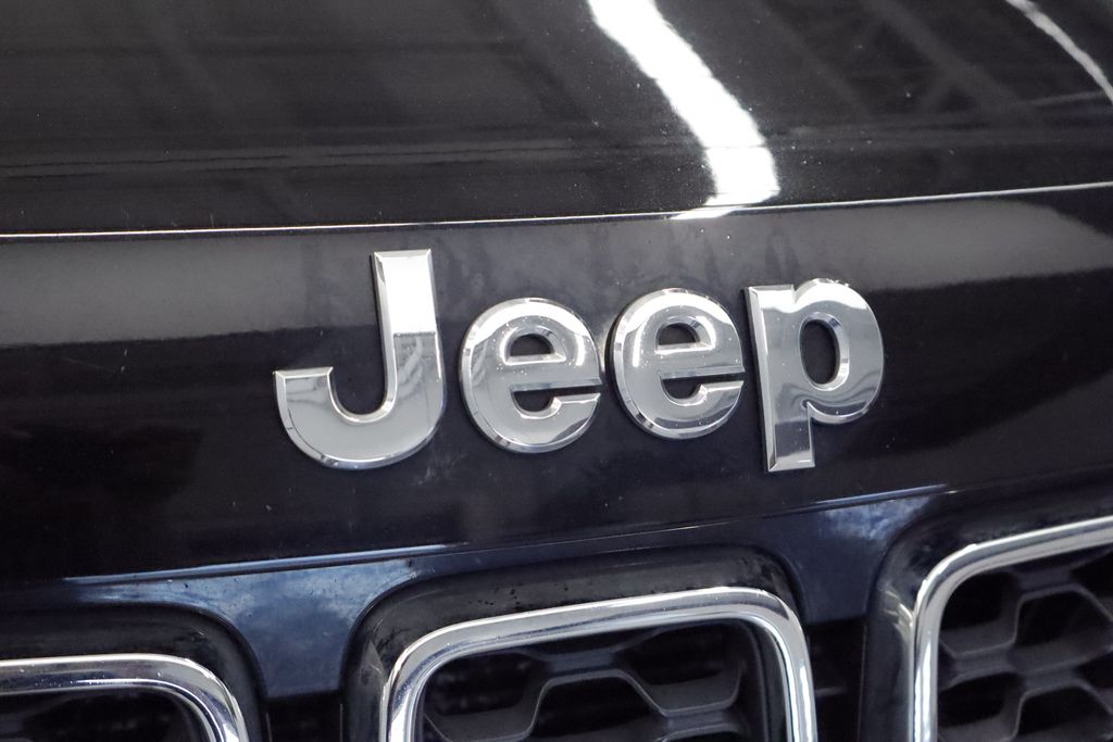Thumbnail: 2019 Jeep Grand Cherokee - 7