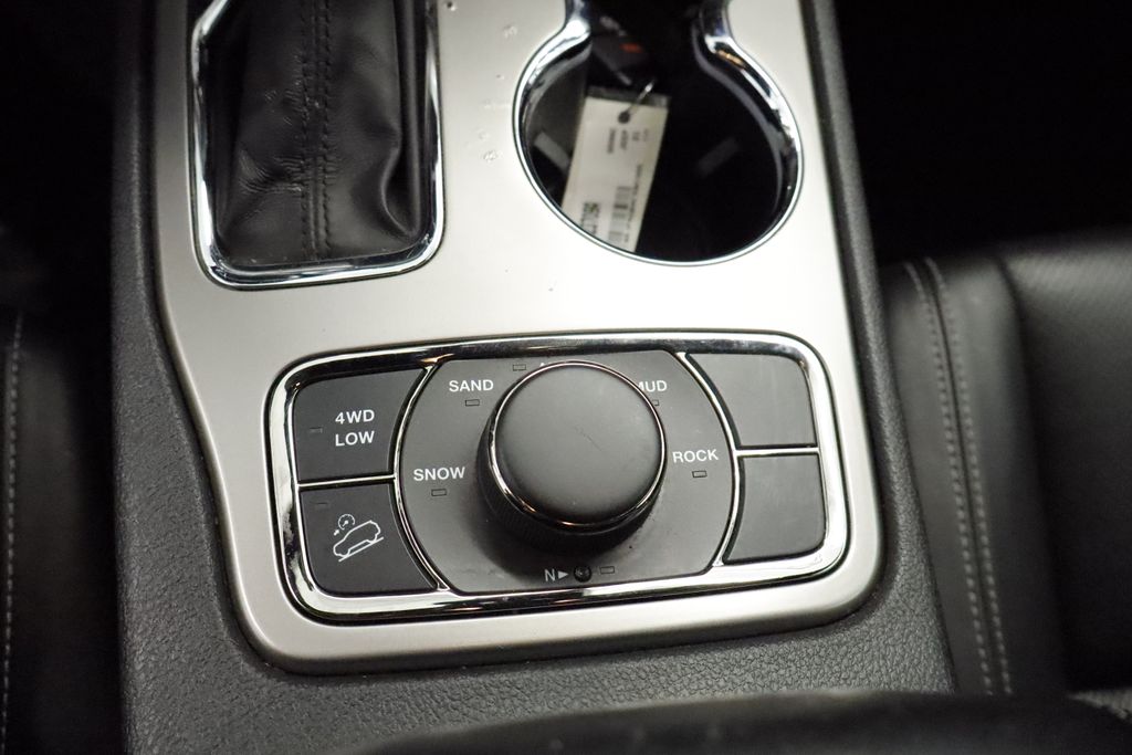 Thumbnail: 2021 Jeep Grand Cherokee - 24