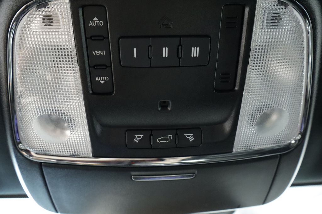 Thumbnail: 2020 Jeep Grand Cherokee - 40