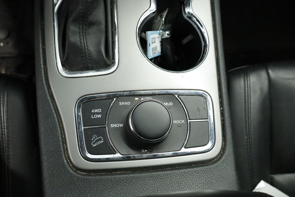 Thumbnail: 2020 Jeep Grand Cherokee - 35