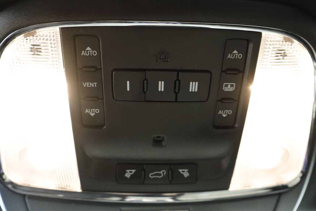 Thumbnail: 2018 Jeep Grand Cherokee - 31