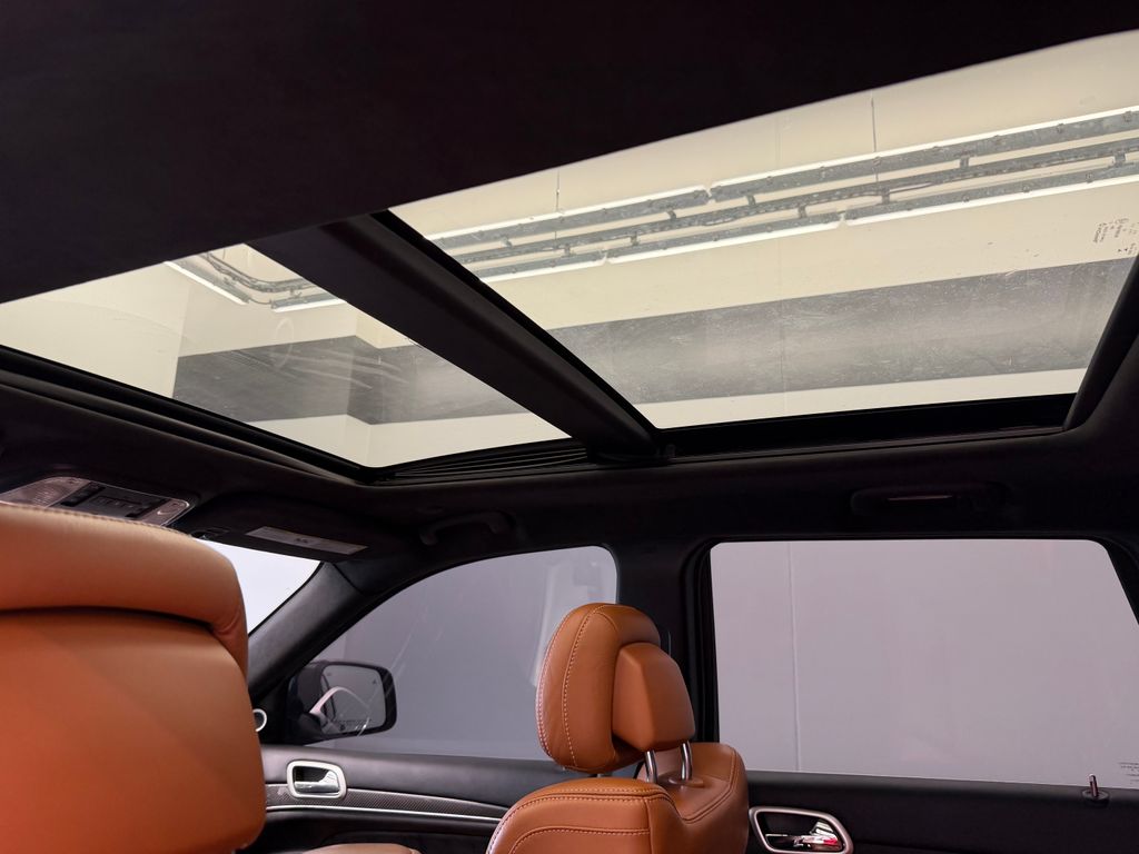 Thumbnail: 2015 Jeep Grand Cherokee - 23