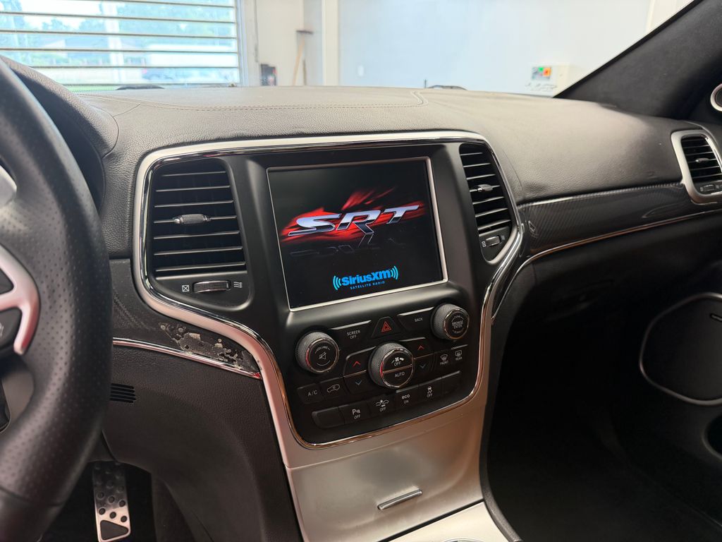 Thumbnail: 2015 Jeep Grand Cherokee - 25