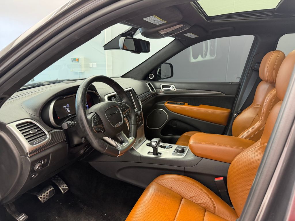 Thumbnail: 2015 Jeep Grand Cherokee - 8