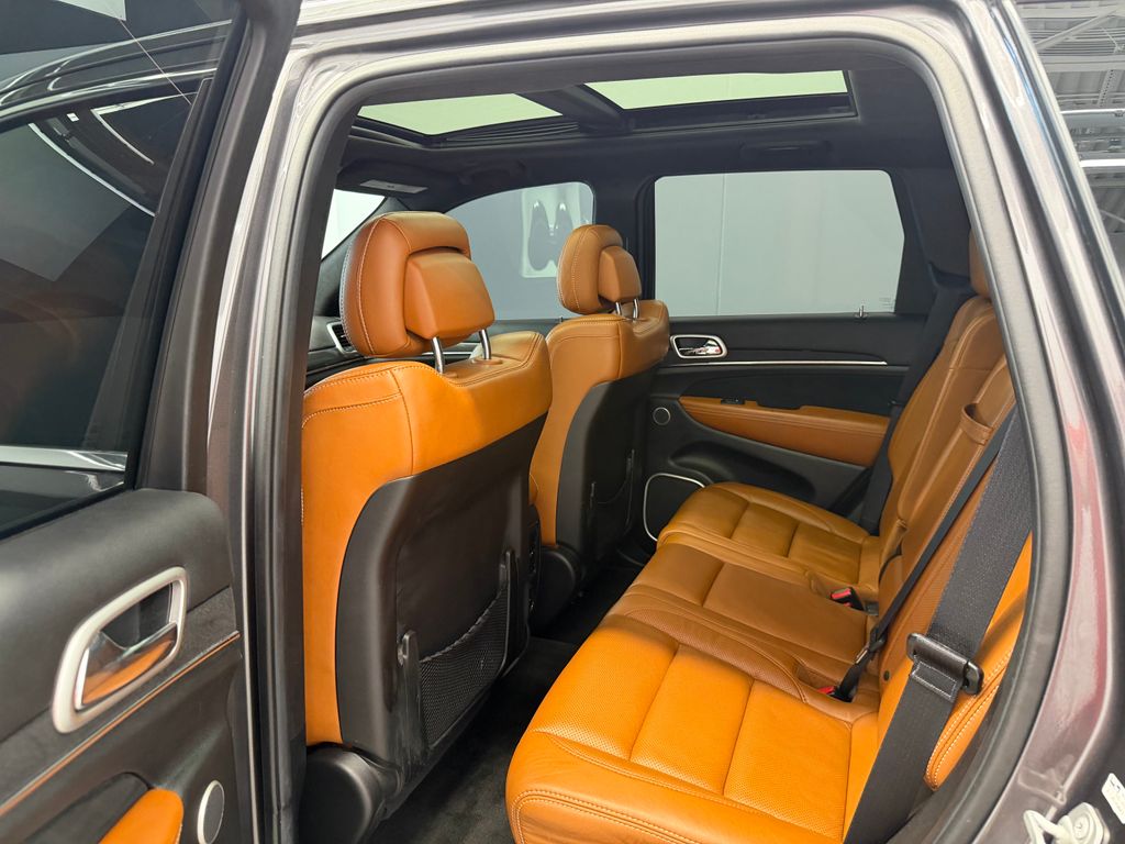Thumbnail: 2015 Jeep Grand Cherokee - 10