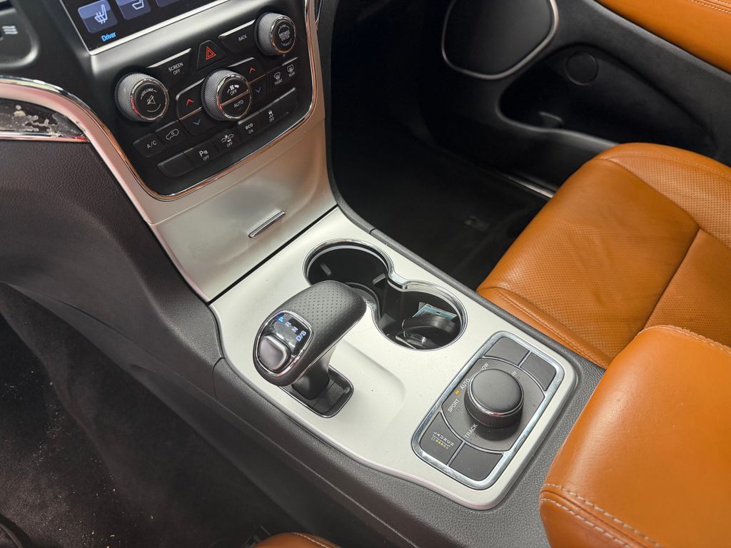 Thumbnail: 2015 Jeep Grand Cherokee - 13