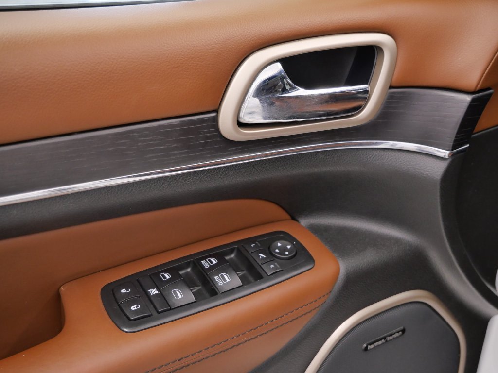 Thumbnail: 2017 Jeep Grand Cherokee - 21