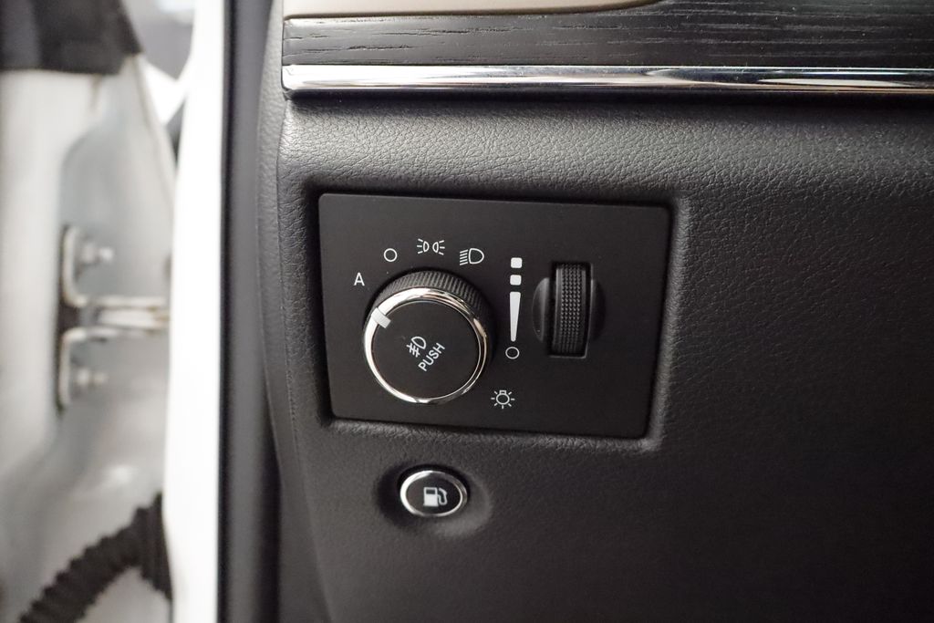 Thumbnail: 2016 Jeep Grand Cherokee - 23