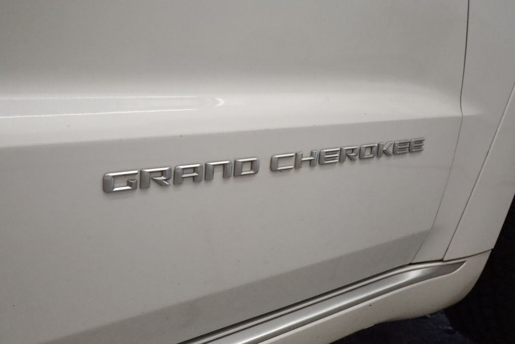 Thumbnail: 2016 Jeep Grand Cherokee - 4