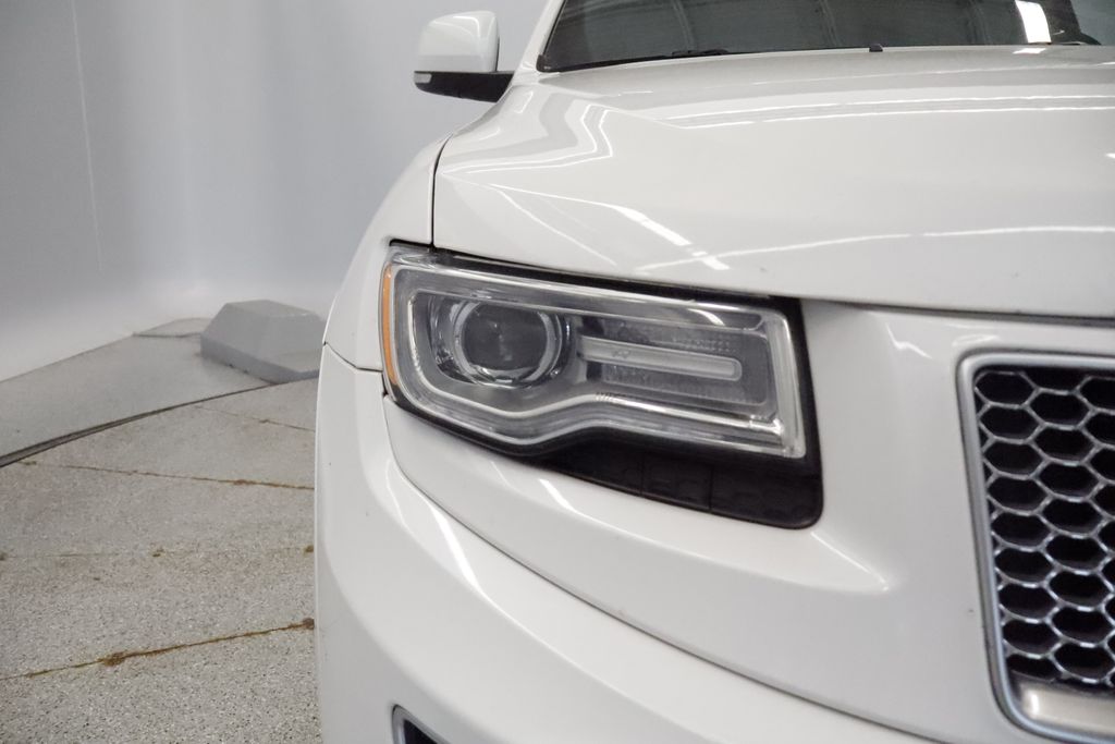 Thumbnail: 2016 Jeep Grand Cherokee - 17