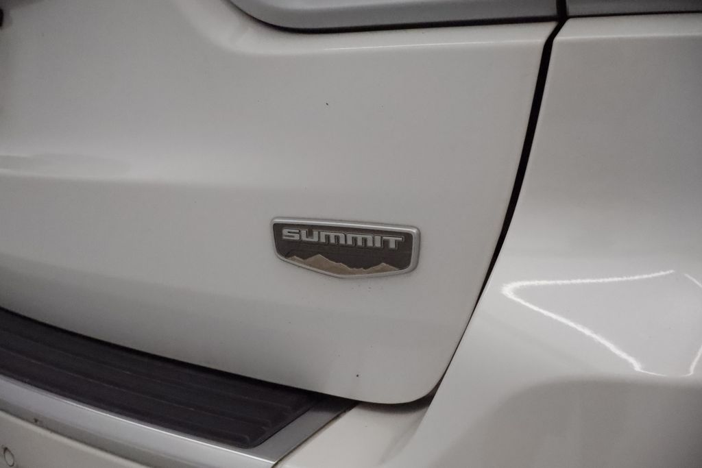 Thumbnail: 2016 Jeep Grand Cherokee - 21