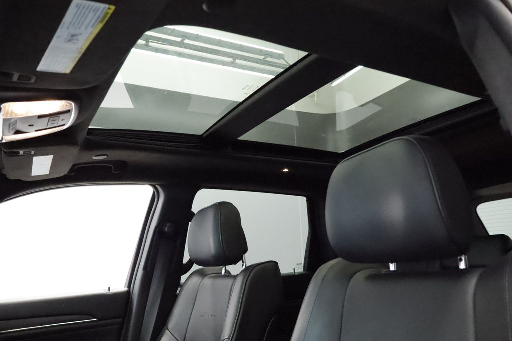 Thumbnail: 2016 Jeep Grand Cherokee - 28