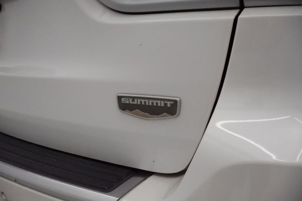 Thumbnail: 2016 Jeep Grand Cherokee - 20
