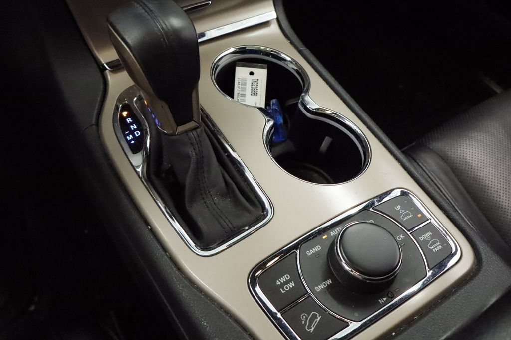 Thumbnail: 2016 Jeep Grand Cherokee - 25