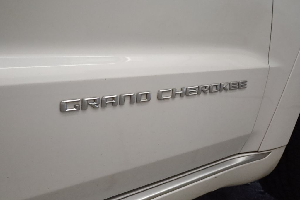 Thumbnail: 2016 Jeep Grand Cherokee - 4