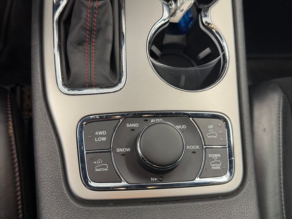 Thumbnail: 2017 Jeep Grand Cherokee - 36