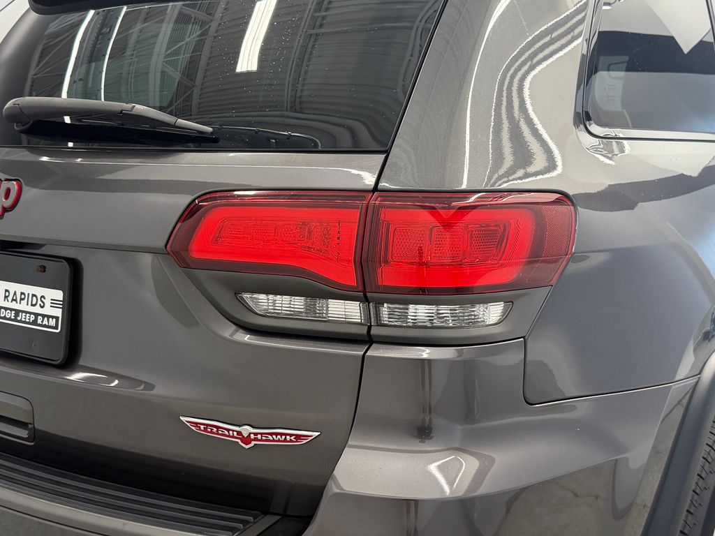 Thumbnail: 2017 Jeep Grand Cherokee - 23
