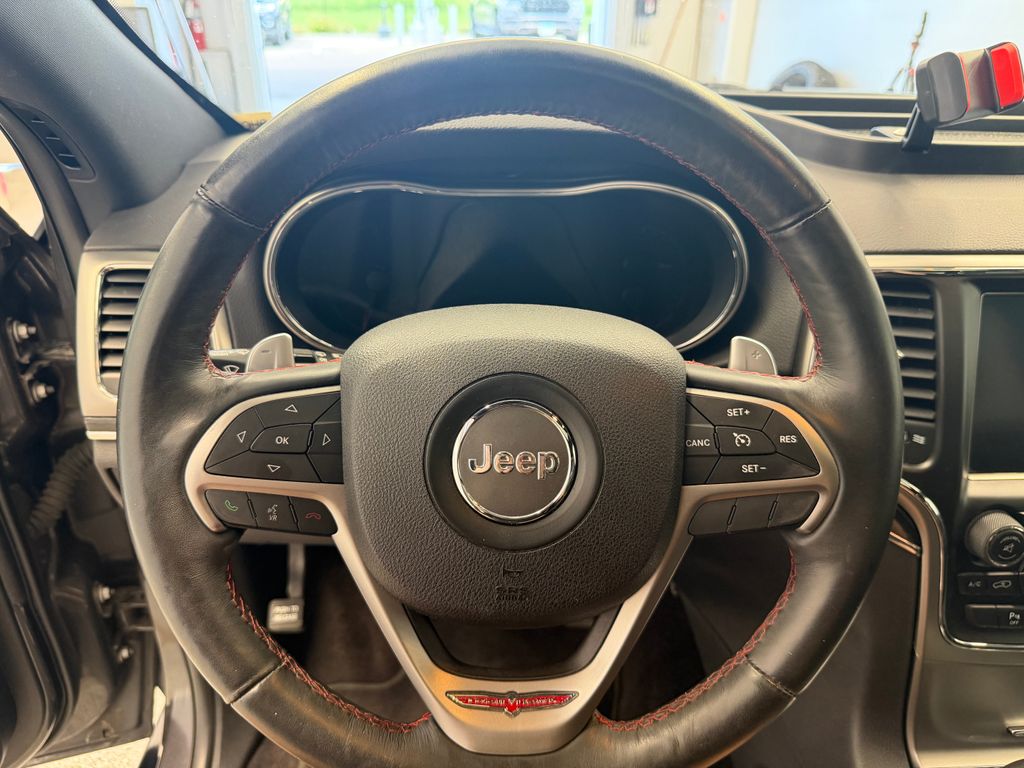 Thumbnail: 2017 Jeep Grand Cherokee - 9